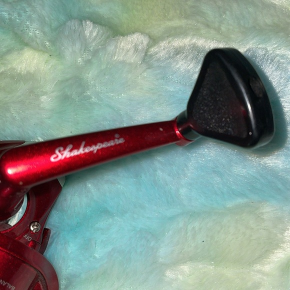 Shakespeare ®️ E-Z Cast fishing pole. - Picture 9 of 10